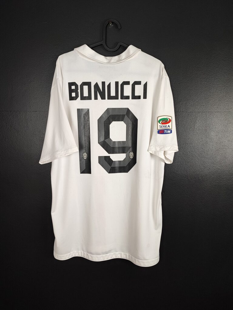 Koszulka piłkarska Juventus 2010/11 Nike Away Bonucci #19 [XL]