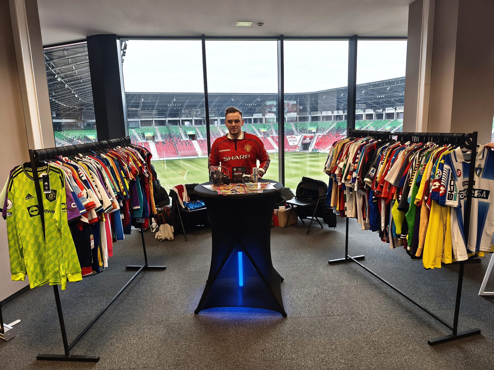 Football Second Hand - football shirt stand