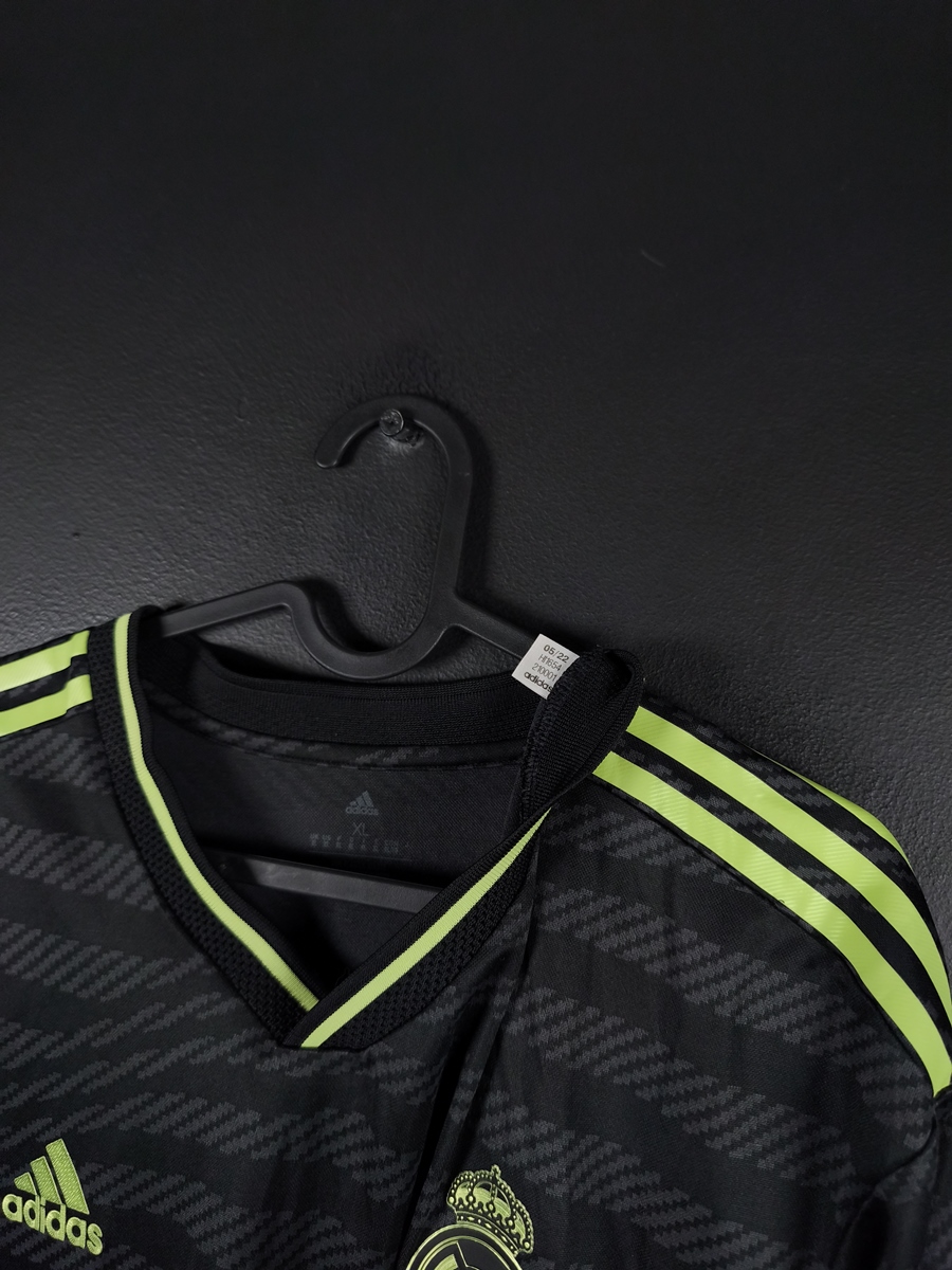 Koszulka piłkarska Real Madryt 2022/23 Third Adidas Karim Benzema #9 Authentic Long - zdjęcie 5