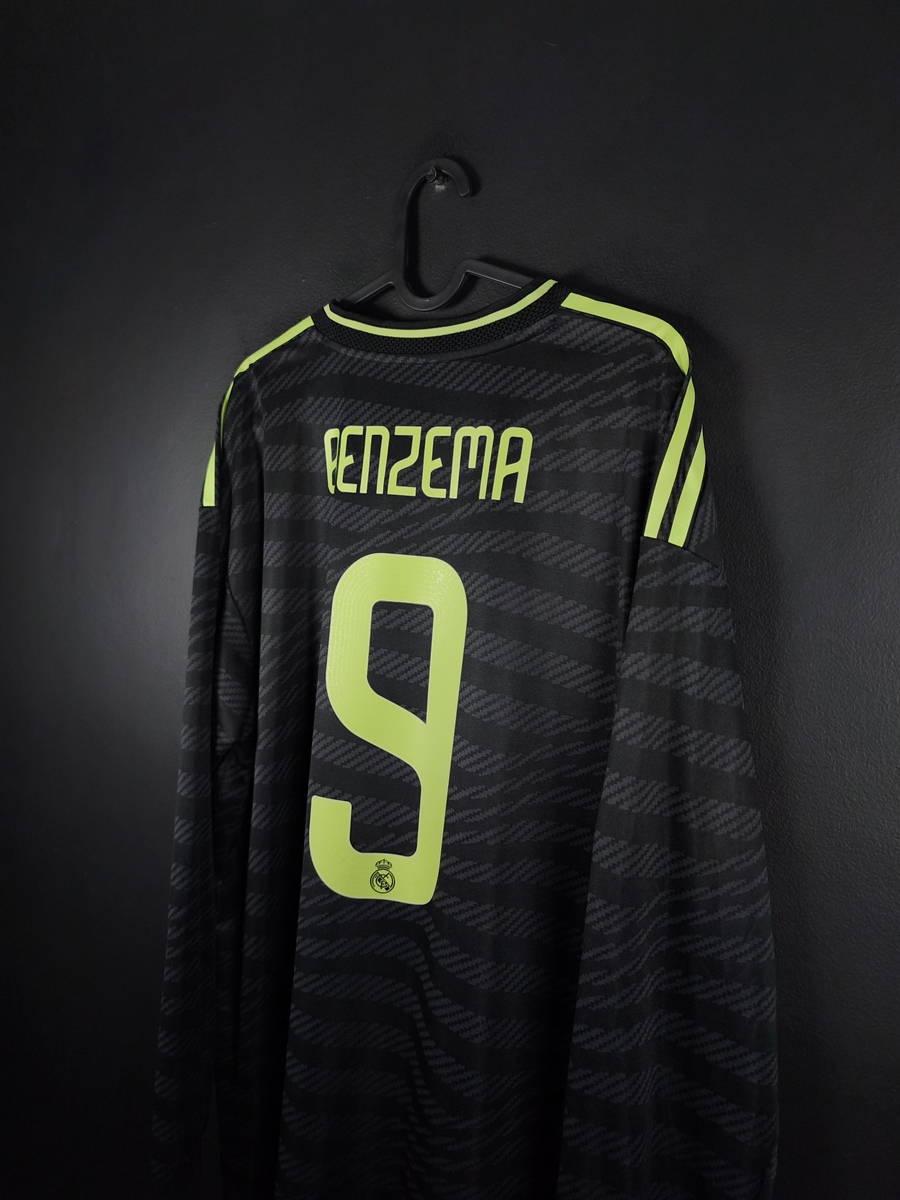 Koszulka piłkarska Real Madryt 2022/23 Third Adidas Karim Benzema #9 Authentic Long - zdjęcie 4